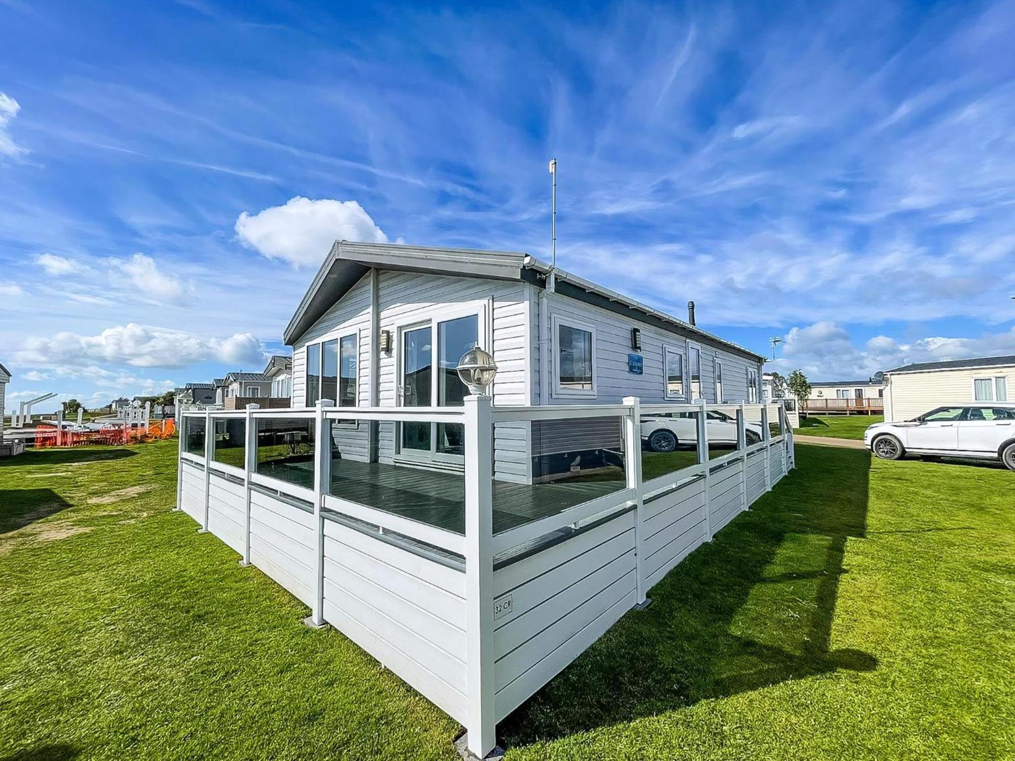Stunning 6 Berth Lodge With Full Sea Views In Suffolk Ref 68007Cr Lowestoft Exterior foto
